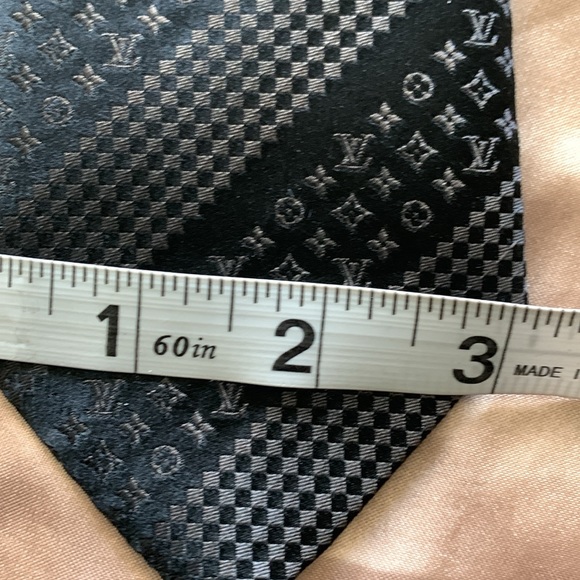 Louis Vuitton tie - Picture 5 of 6